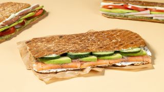 Salmon Sandwich - 331 Kcal