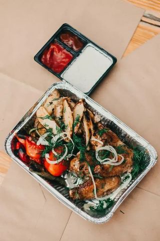 Сет з крильцями та овочами