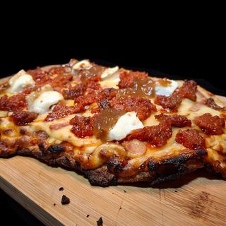 Pizza Mallorquina (Masa Artesanal)