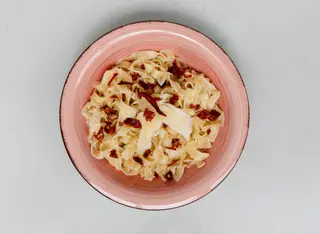 Tagiatelle z cukinią i suszonymi pomidorami