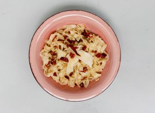 Tagiatelle z cukinią i suszonymi pomidorami