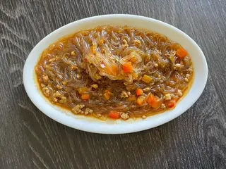 10 Spaghetti di soia con carne e peperoni piccanti