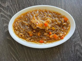 10 Spaghetti di soia con carne e peperoni piccanti