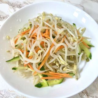 4. Салата от соеви кълнове