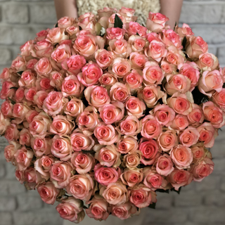 Акция! 101 роза бело-розовая