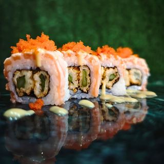 Uramaki salmone asparagus