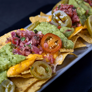 Nachos Con Guacamole y Pico de Gallo