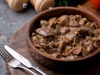 Ficat de pui în sos de smântână