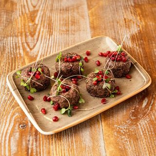 ჭარხლის ფოთლები ნიგვზით