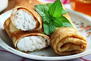 Zestaw Zupa i naleśniki z serem i bakaliami 2st