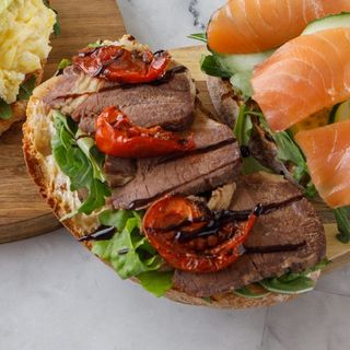 Қазы брускеттасы / Брускетта с казы