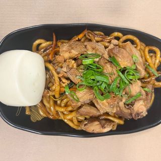 YAKI UDON CON POLLO TERIYAKI (Puesto 2)