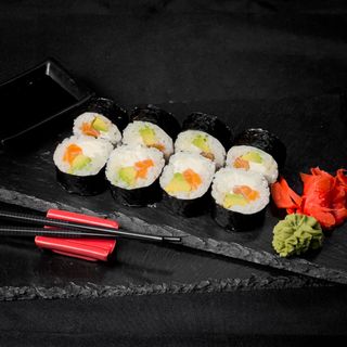 Футомак з лососем та авокадо (300г)