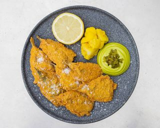 Сардина фрі з черемшевим айолі