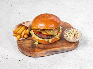 Burger+ frytki+ colesław