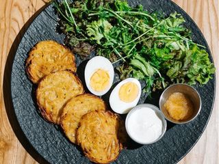 Картопляні деруни з щучою ікрою