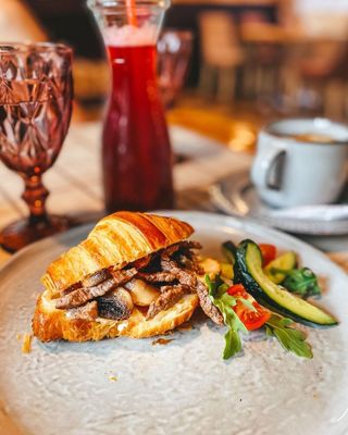 Круассан с телятиной 