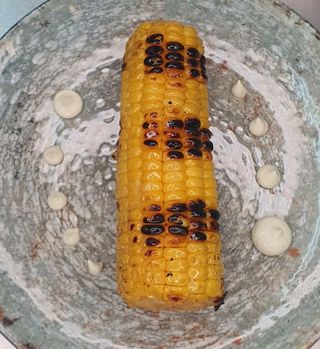 Mazorca de maíz asada