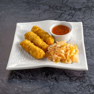 2. Sajgonki mięsne 3 szt z surowką i sosem tajskim