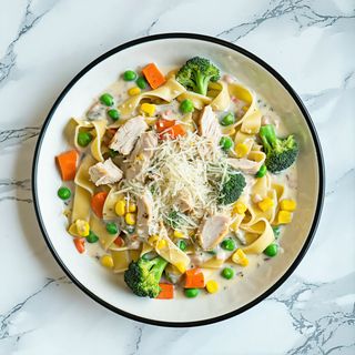 Талиатели с пилешко месце и зеленчуци (500гр)