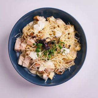 Фетучини с цыпленком и грибами