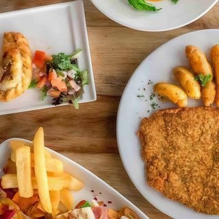 Milanesa California + Bebida + Postre