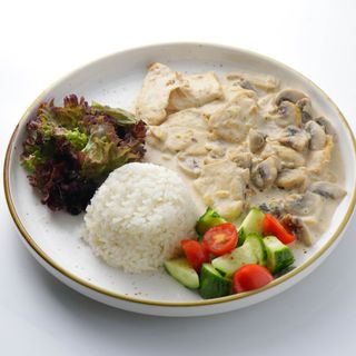 Курица с грибами в сливочном соусе