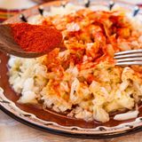 Кисело зеле с червен пипер