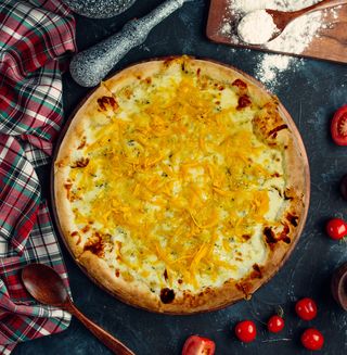 Pizza Tutto Formaggi