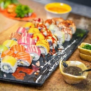 37. Uramaki Sake - 8 pz