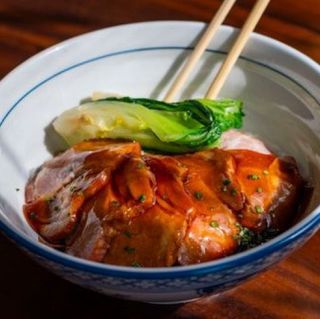 Riso con arrosto di maiale in barbecue