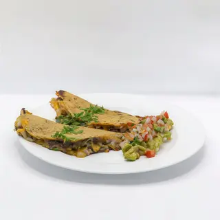 Quesadillas de frijol con queso vegano