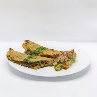 Quesadillas de frijol con queso vegano