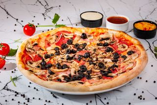 Pizza capricciosa medie