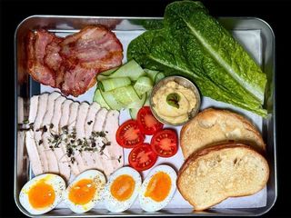 РАНКОВИЙ СЄТ З КУРКОЙ ТА БЕКОНОМ 340г (340g)
