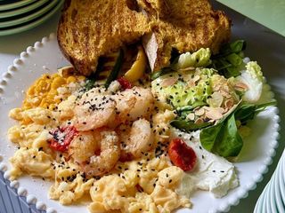 Сніданок з креветками та сирною кукурудзою (420g)