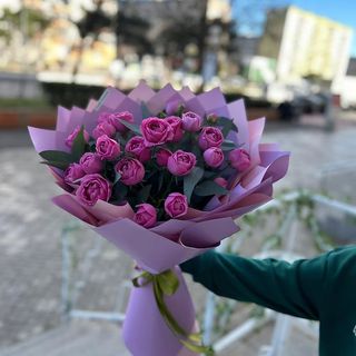 პიონისებური ვარდების თაიგული 