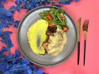 Яловичі медальони з картопляним пюре 320г