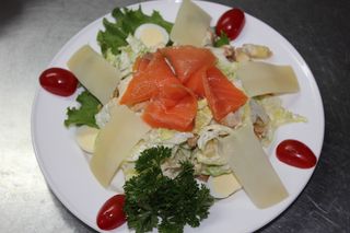 Салат «Цезарь» с семгой