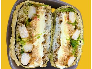 Суші бургер з креветкою (400г)