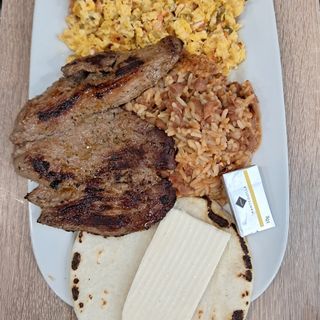 Sper desayuno pollo con chocolate con leche 