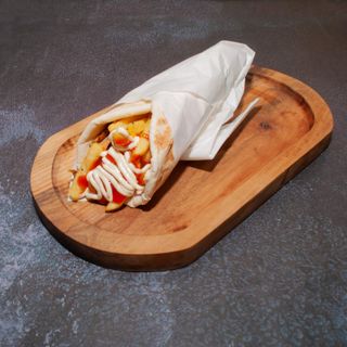 Lokal Gyros + pomfrit + Coca-Cola