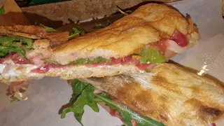 Bocadillo De Jamón Ibérico Y Stracciatella