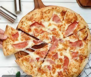 Pizza De Jamón York