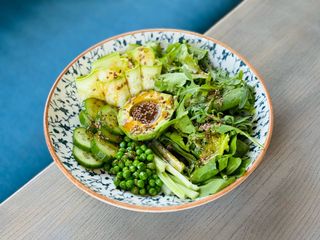 Зелений салат з авокадо