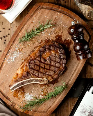 Steak Ribeye pe os