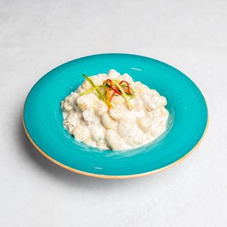 Puretina u umaku od 4 vrste sira s prilogom (njoki, riža, pommes)