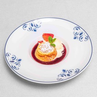 Soufflé De Queso Cremoso Y Coulís De Frutos Del Bosque