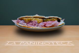 04 Cotto, caprino al vino, carciofini e paté di olive