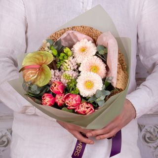 Buchet cu anthurium, lalele si frezii